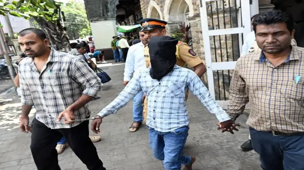 Accused fleeing with bag full of jewelry apprehended in Bhabua