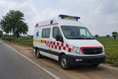 Ambulance-runs-out-of-fuel-midway-while-carrying-Jamui-patient-to-Patna.png