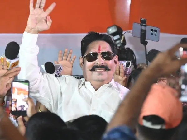 Anant Singh out of jail on bail welcomed by supporters in Patna