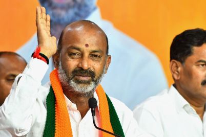 Bandi-Sanjay-strong-warning-to-BRS-leaders-during-Karimnagar-press-meet.jpg