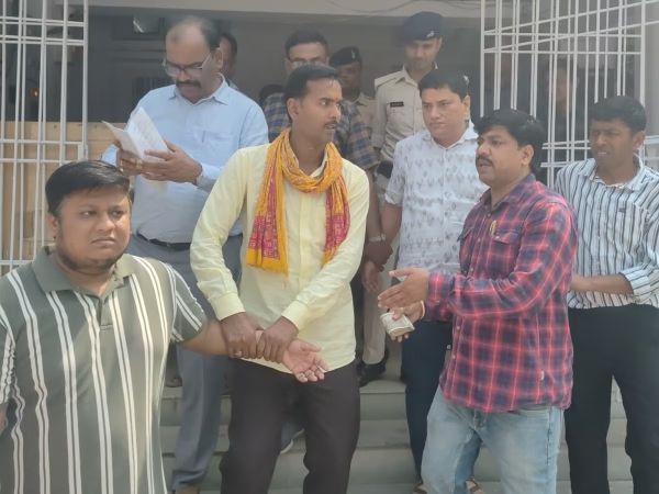 Bhagalpur SDO office bribery case vigilance team arrests steno and clerk taking ₹70,000 bribe