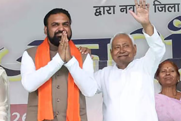 Bihar New CM political meetings at 5 Deshratna Marg, leaders discussing Samrat Choudhary as possible Chief Minister