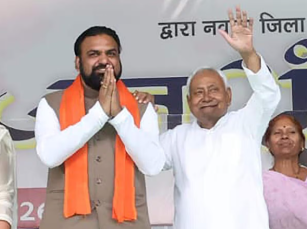 Bihar New CM political meetings at 5 Deshratna Marg, leaders discussing Samrat Choudhary as possible Chief Minister