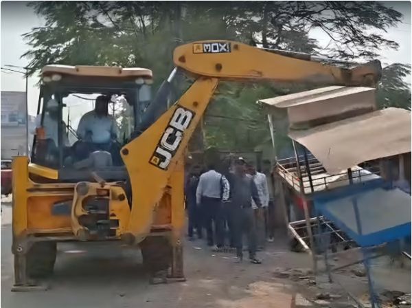 Bihar Sharif bulldozer action removing illegal market encroachments