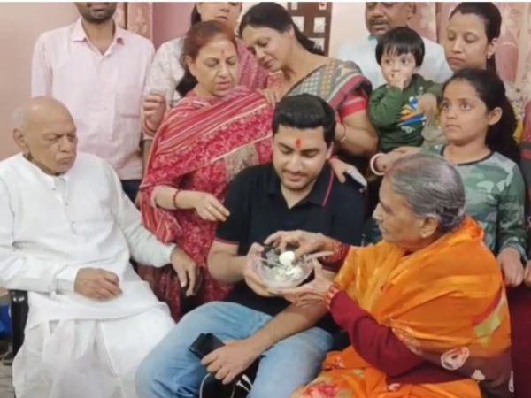 Bihar UPSC success candidates celebrate after UPSC Civil Services results