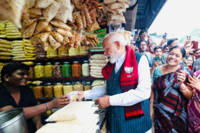 Bihar-jhalmuri-seller-Vikram-meets-Narendra-Modi-at-his-snack-stall.png