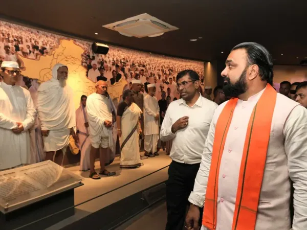 Bihar school excursion plan students visiting Bapu Tower in Patna