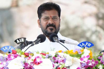 CM-Revanth-Reddy-paying-tribute-to-Rajiv-Gandhi-in-Hyderabad.jpg