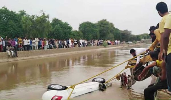 Car Drowned in Son Canal Patna accident scene