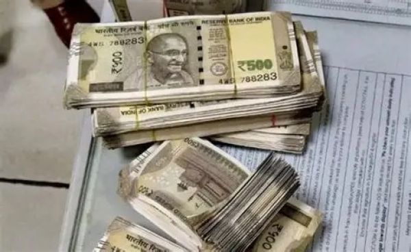 Fake Note Syndicate in Bihar raid in Motihari with seized fake currency and machines