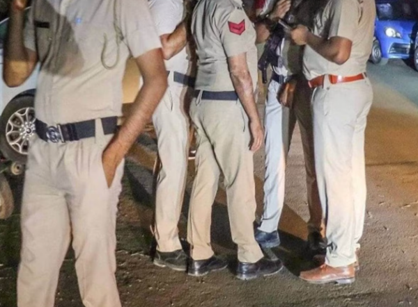 Fake STF Raid in Bihar gang arrested with police uniforms and cash