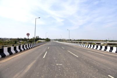 Fighter-Plane-Landing-Strip-on-Bihar-Roads-on-Patna–Purnia-Expressway.jpg
