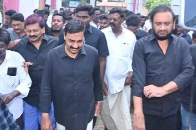 Former-MLA-Nallapureddy-Prasanna-Kumar-Reddy-addressing-party-leaders-about-contesting-in-every-constituency.png