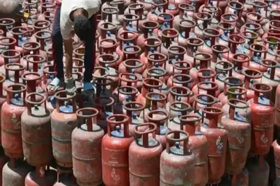 Free-LPG-connections-under-Pradhan-Mantri-Ujjwala-Yojana-for-25-lakh-women-in-Bihar.webp