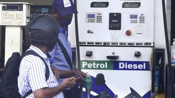 Fuel price hike reduces oil company losses in India