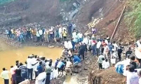 Ganges erosion in Khagaria threatening farmland and homes as villagers protest