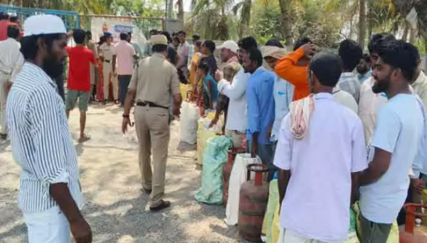 Gas cylinders distributed under police guard in Thorrur amid consumer protest