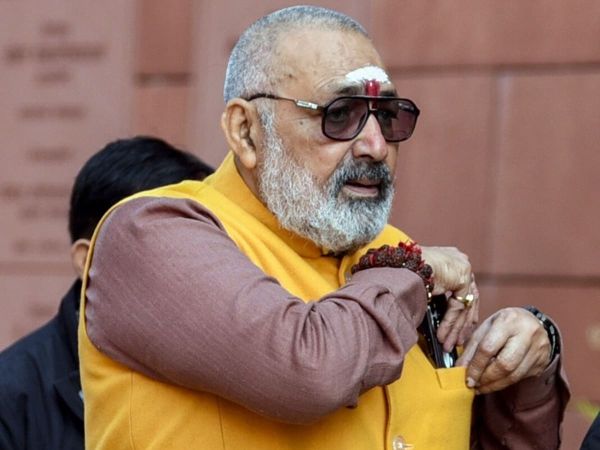 Giriraj Singh criticises Tejashwi Yadav over RJD private company remark