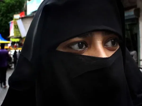 Hindu Girl Pooja Kushwaha in Burqa detained at Varanasi Airport during security check