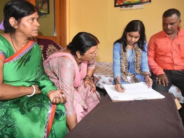 India Census 33 Questions survey conducted by officials visiting households