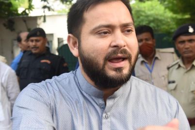 Jagatveer-Murder-Case-–-Tejashwi-Yadav-meeting-the-family-of-Jagatveer-Rai-in-Muzaffarpur.jpg