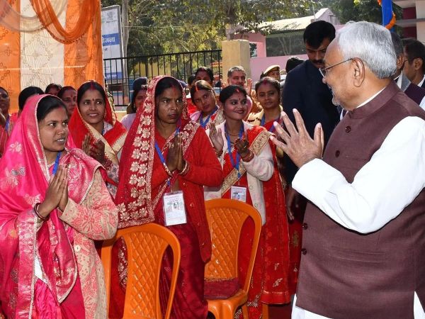 Jeevika Didis to Become Beauticians during skill training in Bihar