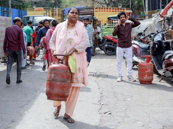 LPG Crisis in Bihar as government helpline number not reachable for gas complaints