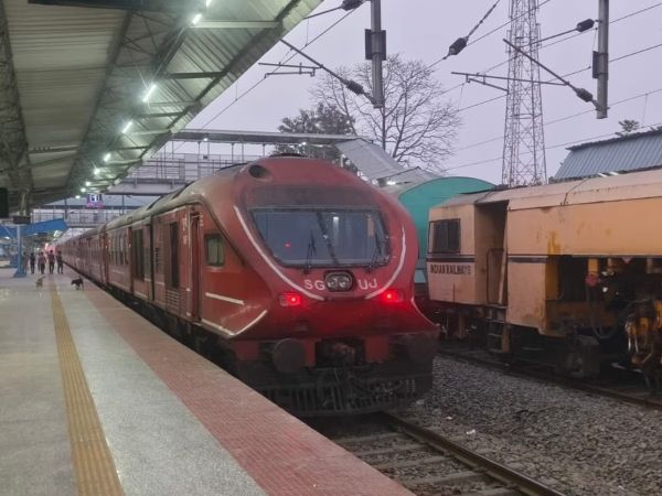 Loco Pilot Stopped Train at Thakurganj station as passengers wait on platform