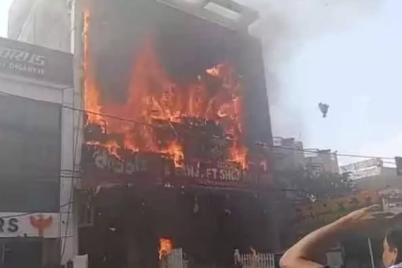 Lucknow-Coaching-Centre-Fire-rescue-operation-after-massive-blaze-in-Aliganj-area.png