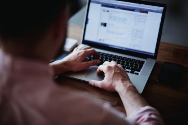 Student filling MHT CET 2026 application form online on laptop