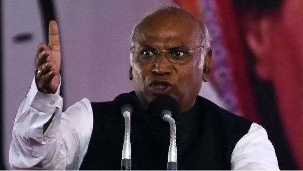 Mallikarjun Kharge slams Congress workers during a party event in Bengaluru