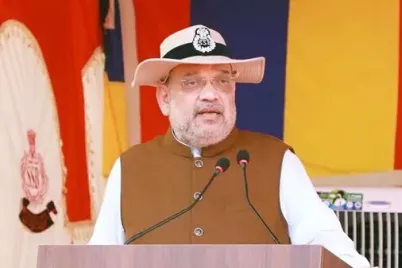 Mission-Seemanchal-Amit-Shah-addressing-officials-in-Purnia-on-Bangladesh-and-Nepal-border-security.webp