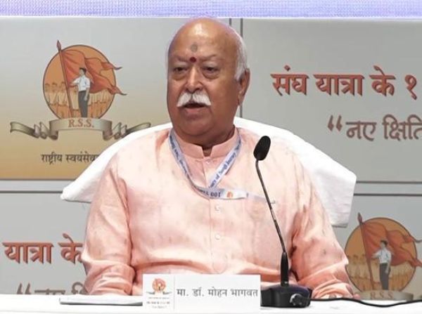 Mohan Bhagwat addressing RSS gathering