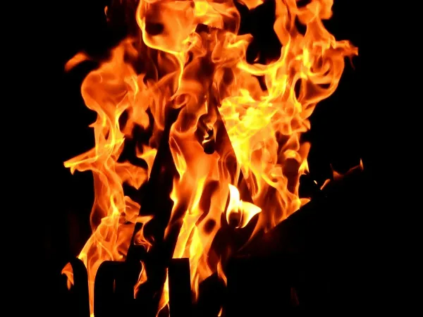 Mother Son Daughter Burned in Cylinder Fire after LPG gas leak in Patna house