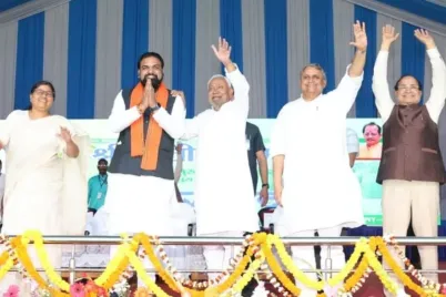Nitish-Kumar-Samrat-Choudhary-photo-during-Madhepura-public-event.webp