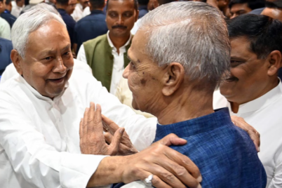 Nitish-Kumar-congratulates-Bijendra-Yadav.png