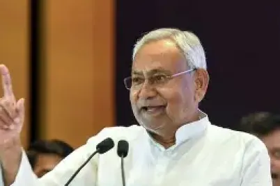 Nitish-Kumar-sends-₹10000-to-25-lakh-womens-bank-account-beneficiaries-during-DBT-transfer-event.webp
