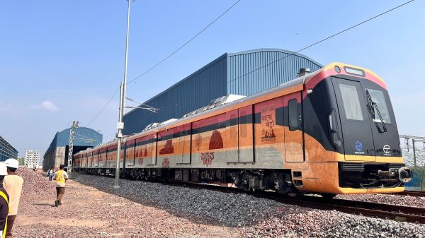Patna Metro six coaches train running on elevated track