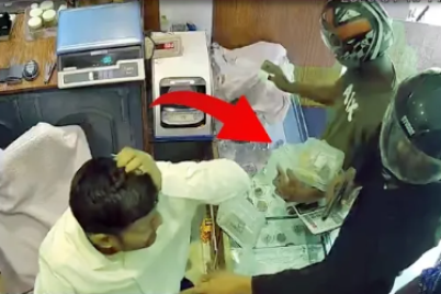 Patna-jewelry-shop-loot-CCTV-video-from-Dhan-Laxmi-Alankaar-Jewelers-robbery.png