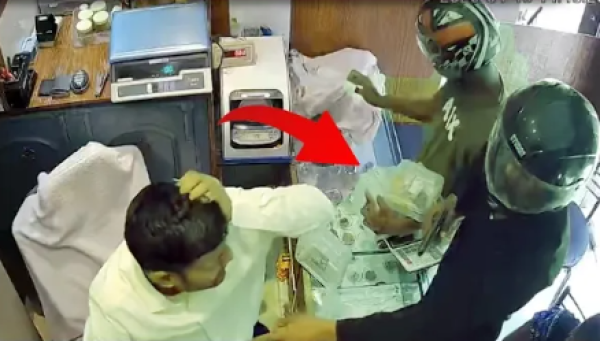 Patna jewelry shop loot CCTV video from Dhan Laxmi Alankaar Jewelers robbery