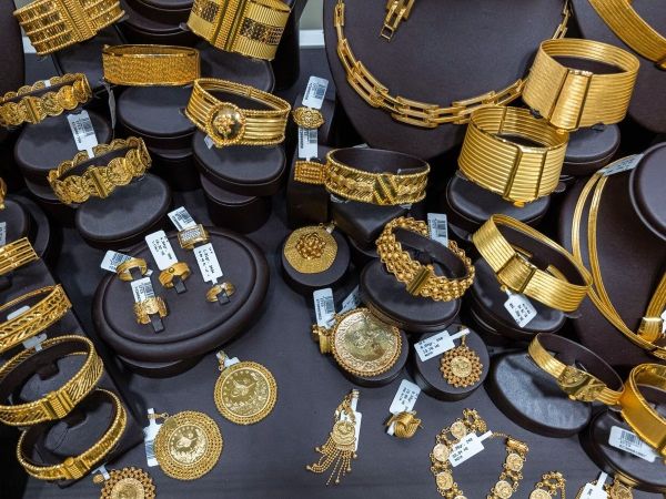 Posing as police jeweler duped of 15 lakh jewelry in Muzaffarpur