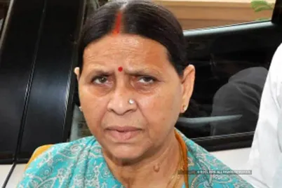 Rabri-Devi-criticizes-Nitish-government-during-media-interaction-in-Patna.webp