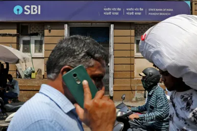 SBI-ATM-loaded-on-Scorpio-after-criminals-cut-ATM-in-Muzaffarpur.webp