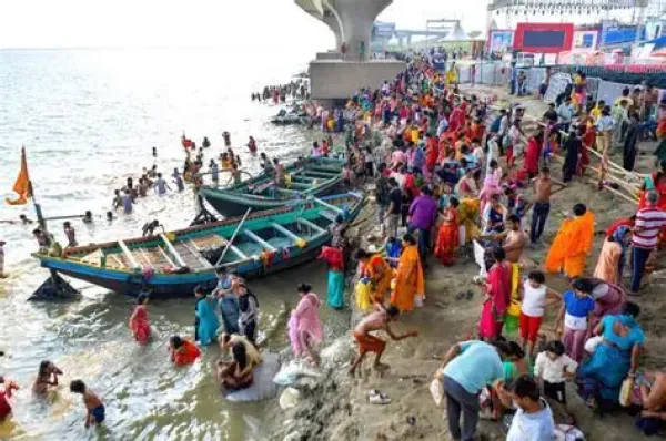 Satuani Snan at Buxar Ganga Ghat devotees taking holy dip in the Ganga