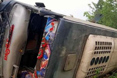 Supaul-bus-accident-bus-falls-into-roadside-ditch-in-Bihar.png