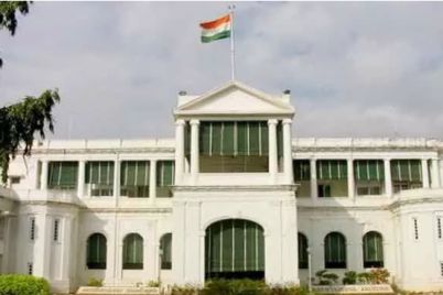 TVK-Chief-Vijay-Meets-Governor-Rajendra-Vishwanath-Arlekar-in-Chennai-to-discuss-government-formation.png