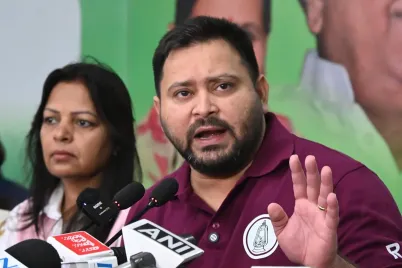 Tejashwi-Yadav-Womens-Reservation-Bill-statement-in-Patna.webp