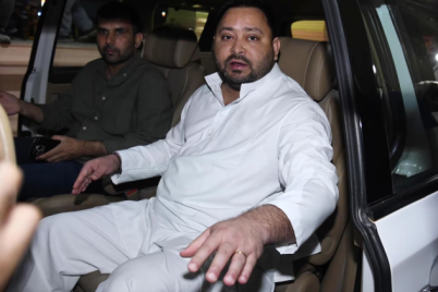 Tejashwi-Yadav-speaking-about-TRE-4-Recruitment-Bihar-issue.png
