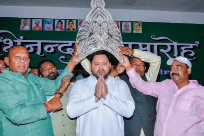 Tejashwi-Yadav-speaking-on-Sharabbandi-in-Bihar-₹40000-Crore-Economy.webp