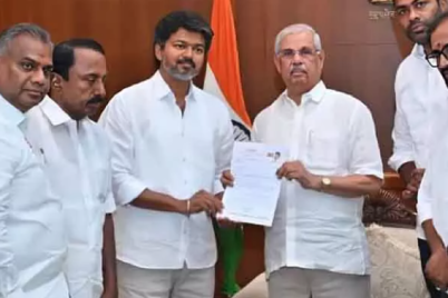 Thalapathy-Vijay-as-Tamil-Nadu-CM-meeting-the-Governor-to-form-government.png
